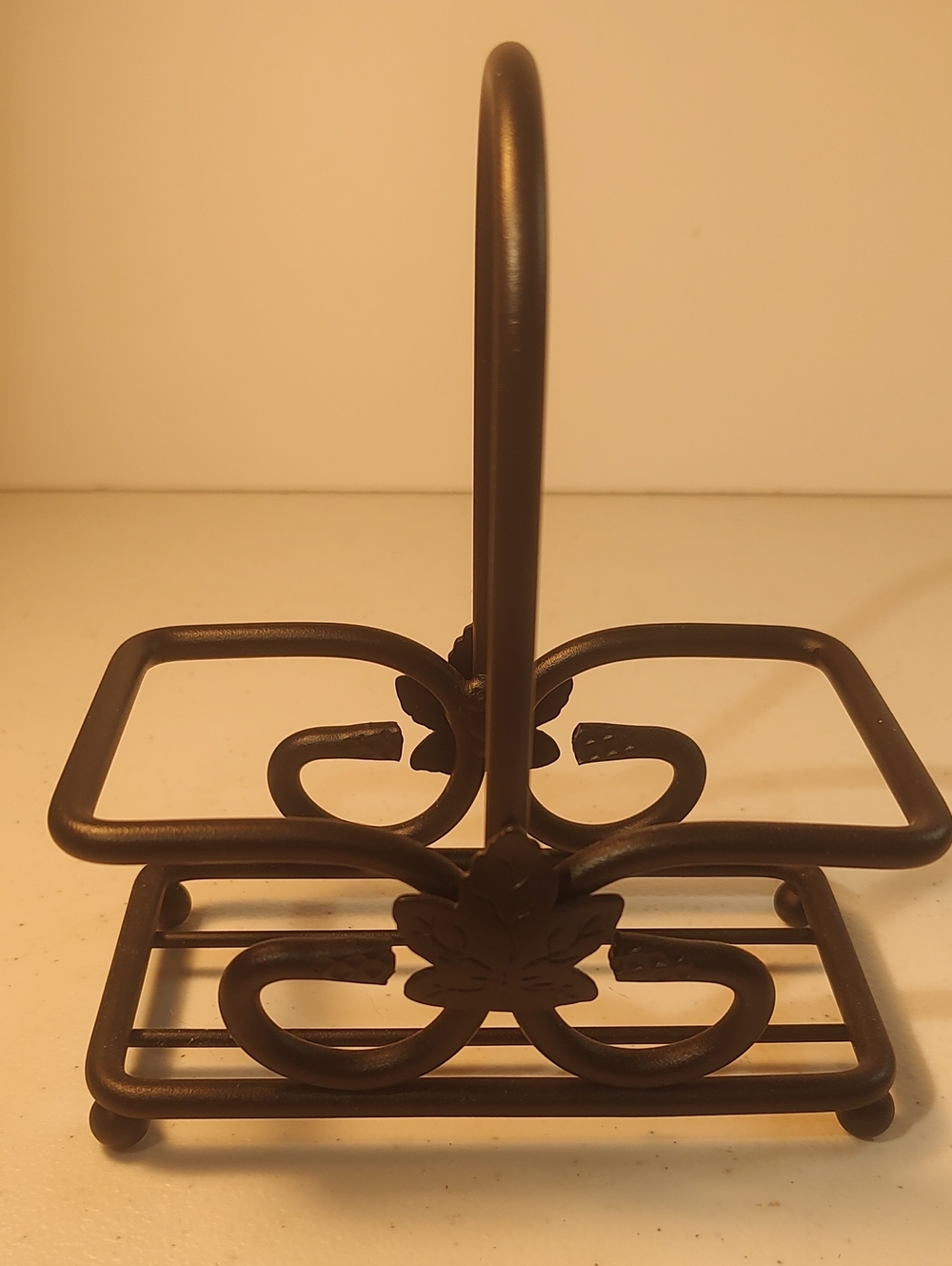 Longaberger Wrought Iron Salt And Pepper Shaker Holder In Like New Condition